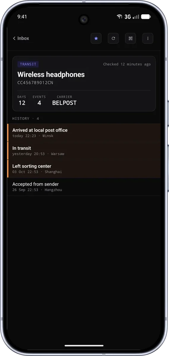 PackTrack na Android: historie stavů a čárový kód sledovacího čísla. Rozhraní v angličtině. Styl: Klasický. Motiv: Tmavý.